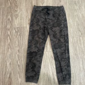 West 49 elastic waist joggers, black camouflage , size large